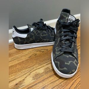 - Adidas size 14 Stan smith